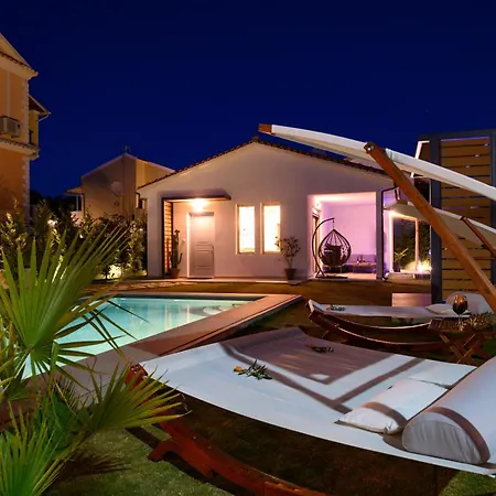 빌라 Rustic Charm Petrití