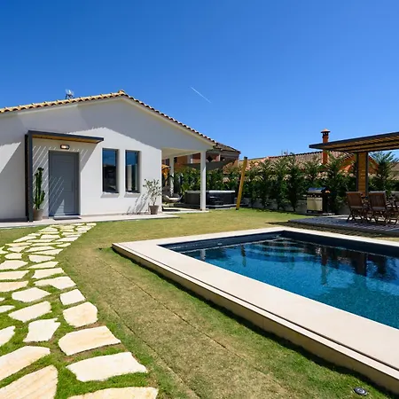 Villa Rustic Charm Petrití