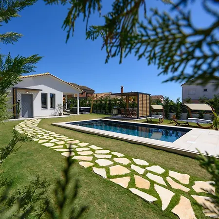 Villa Rustic Charm *