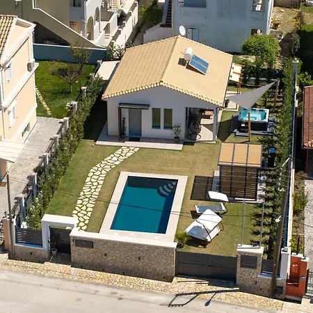 Rustic Charm * Petrití