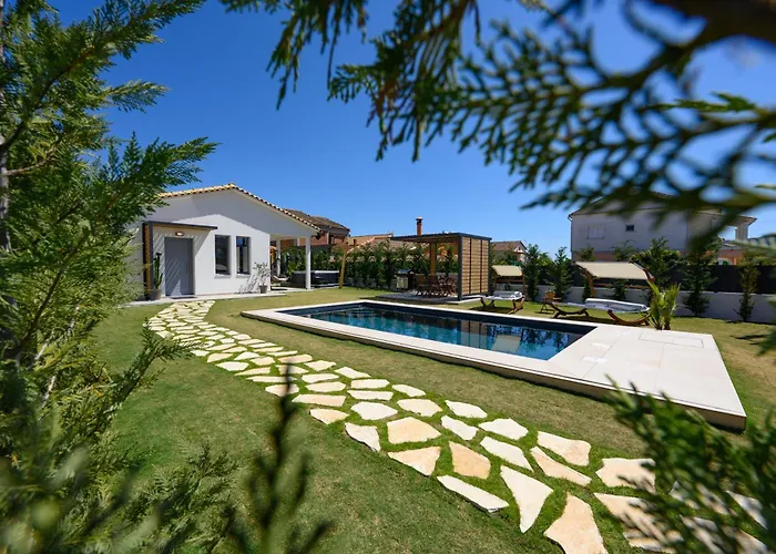 Villa Rustic Charm *